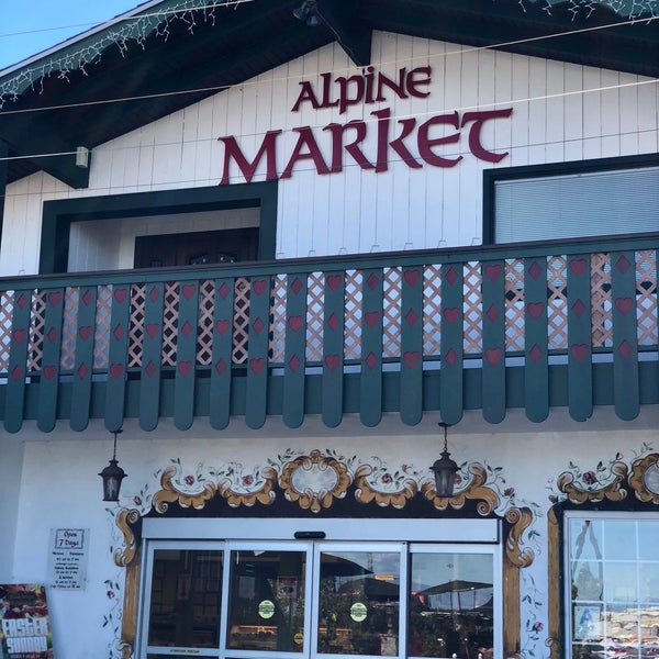 3/13/2018 tarihinde Megan Allisonziyaretçi tarafından Alpine Village Market'de çekilen fotoğraf
