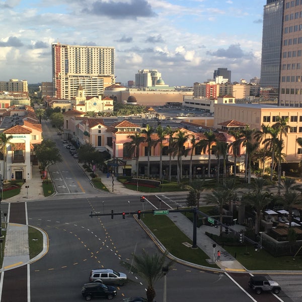 Foto tirada no(a) Hilton West Palm Beach por Mervyn D. em 11/29/2017