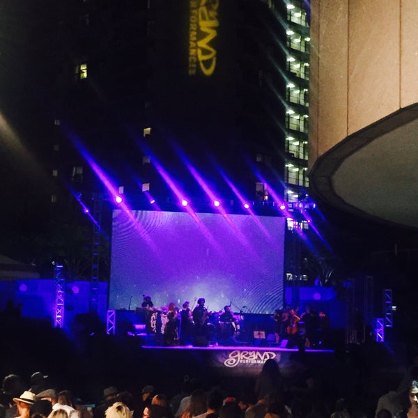 Foto tomada en Grand Performances  por Carla D. el 6/20/2015