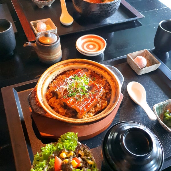 Foto diambil di Kinki Restaurant &amp; Bar oleh HiLush L. pada 1/11/2022