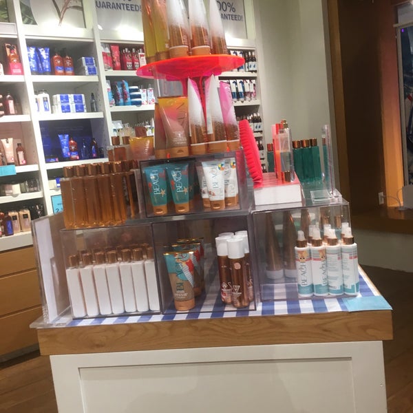 Photo taken at Bath &amp; Body Works by J . on 5/16/2018