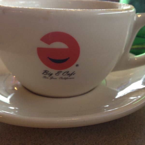 5/10/2013 tarihinde Barney S.ziyaretçi tarafından Big E Cafe Artisan Empanadas'de çekilen fotoğraf