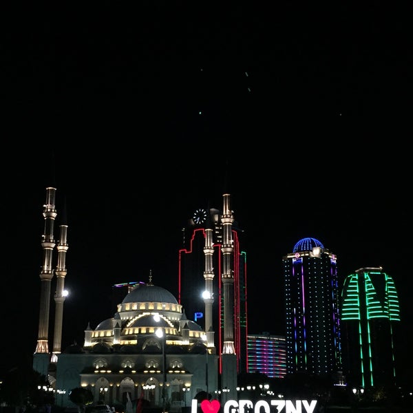 площадь ахмата кадырова. чечня столица республики. площадь ахмата кадырова грозный. площадь кадырова. площадь кадырова.