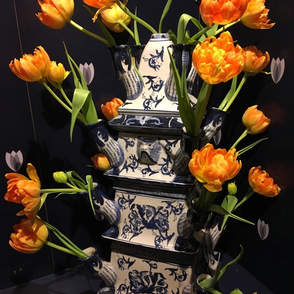 Photo taken at Amsterdam Tulip Museum by Libby on 12/2/2018
