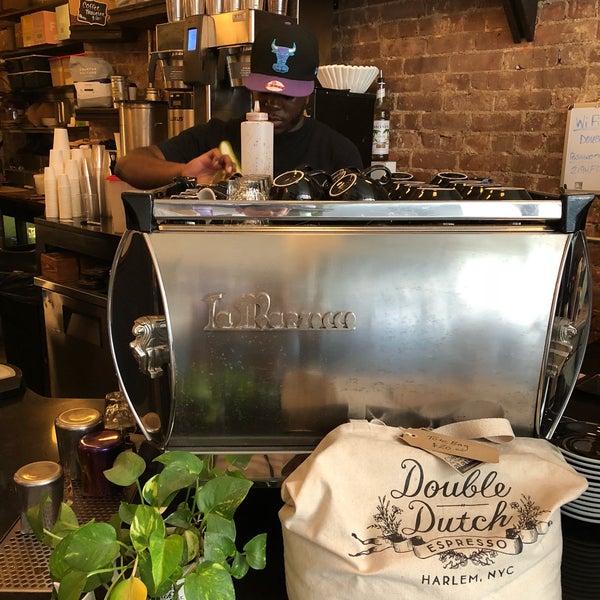 Foto diambil di Double Dutch Espresso oleh Olena T. pada 9/2/2018