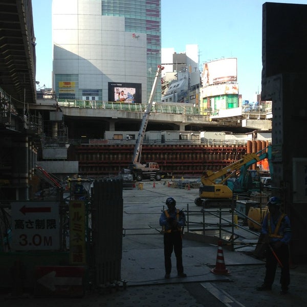 Photos At ルミネ2地下搬入口 Moving Target In 調布