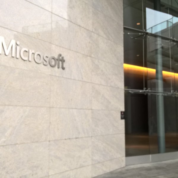 Foto diambil di Microsoft City Center Plaza oleh Farshad Z. pada 8/31/2015