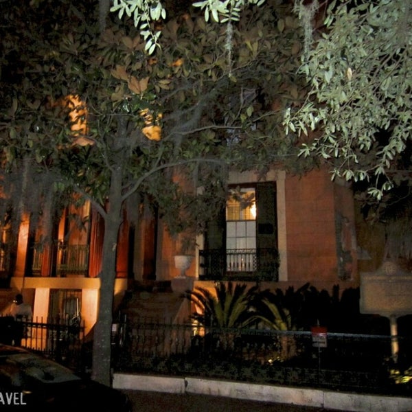 7/12/2013 tarihinde Evieziyaretçi tarafından Sorrel Weed House - Haunted Ghost Tours in Savannah'de çekilen fotoğraf