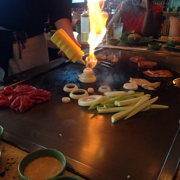 Photo prise au Tokyohana Grill &amp; Sushi Bar par Sevtap O. le11/25/2014