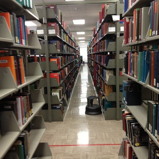11/16/2012 tarihinde Mia G.ziyaretçi tarafından MSU Main Library'de çekilen fotoğraf