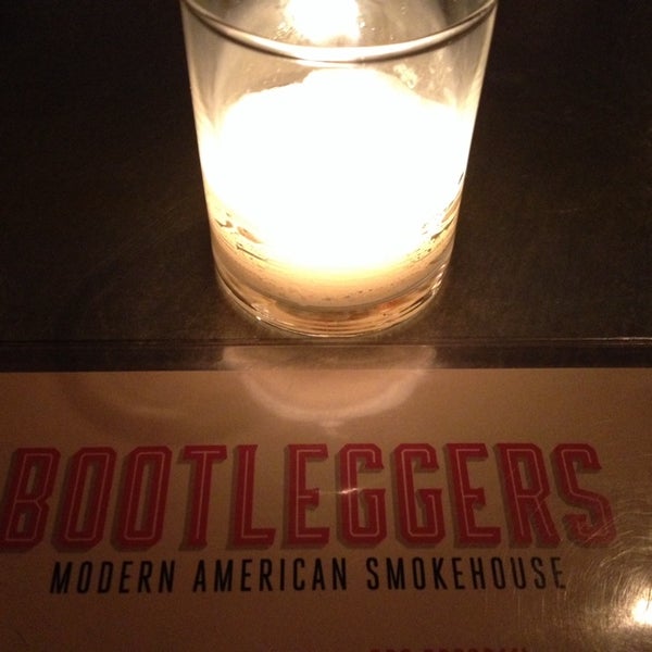Das Foto wurde bei Bootleggers Modern American Smokehouse von Ellen S. am 2/9/2014 aufgenommen