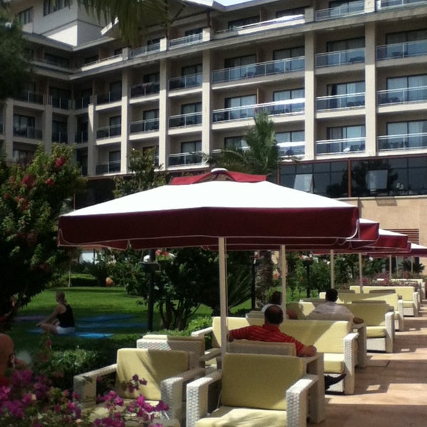 Foto diambil di Amara Luxury Resort &amp; Villas oleh Dilara S. pada 5/23/2013