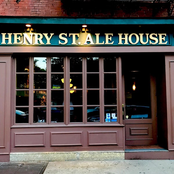 Foto tirada no(a) Henry Street Ale House por Kevin C. em 8/27/2017