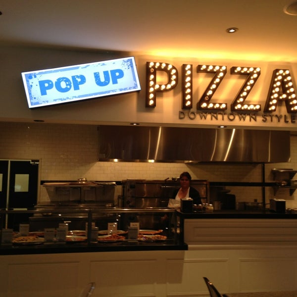 3/19/2013 tarihinde Kevin C.ziyaretçi tarafından Pop Up Pizza'de çekilen fotoğraf