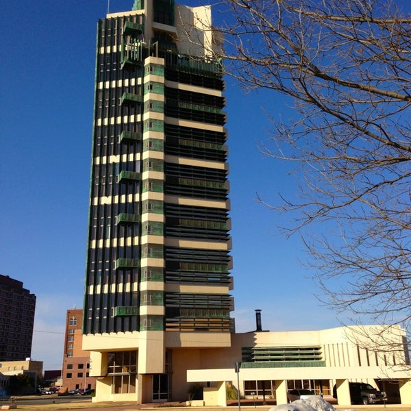 รูปภาพถ่ายที่ Price Tower โดย Kevin C. เมื่อ 2/18/2013