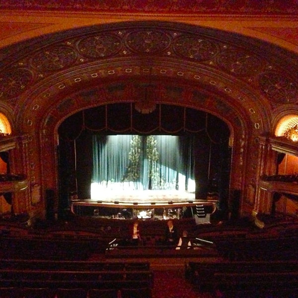 2/9/2013 tarihinde Kevin C.ziyaretçi tarafından Morris Performing Arts Center'de çekilen fotoğraf