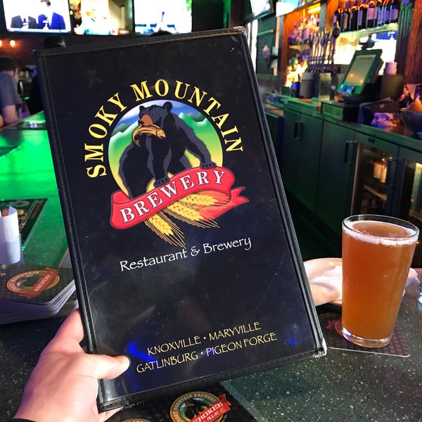 Foto tirada no(a) Smoky Mountain Brewery por Kevin C. em 5/8/2017