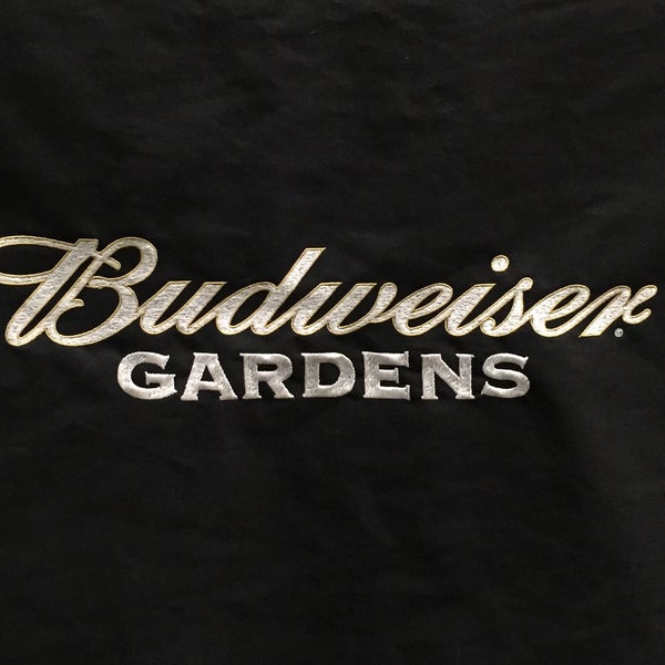 Foto tirada no(a) Budweiser Gardens por Kevin C. em 5/24/2015