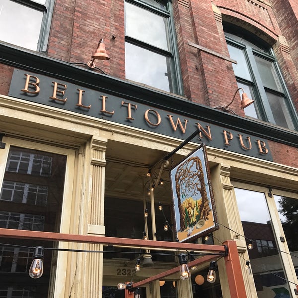 Foto tirada no(a) Belltown Pub por Kevin C. em 3/27/2017
