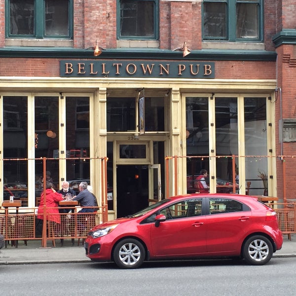 รูปภาพถ่ายที่ Belltown Pub โดย Kevin C. เมื่อ 3/27/2015