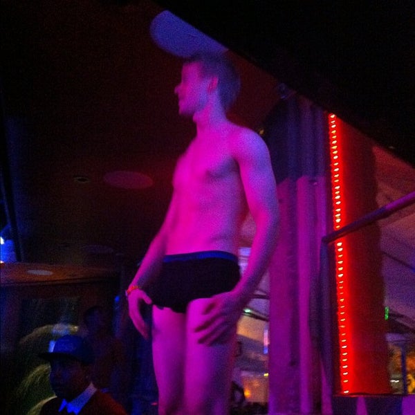 12/5/2012 tarihinde KinkPigs ..ziyaretçi tarafından Eleven Nightclub'de çekilen fotoğraf