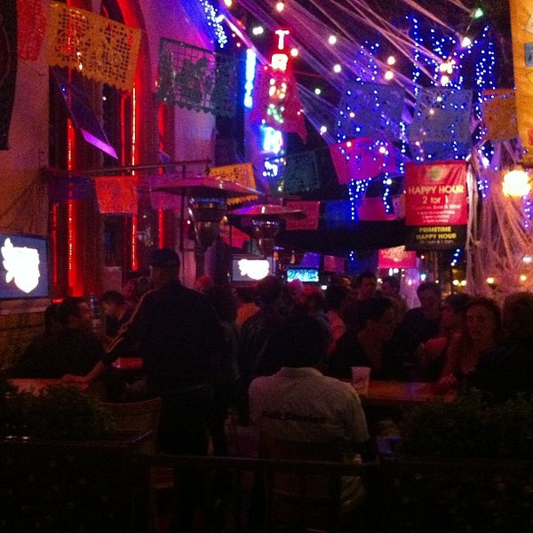 10/24/2012 tarihinde KinkPigs ..ziyaretçi tarafından Eleven Nightclub'de çekilen fotoğraf