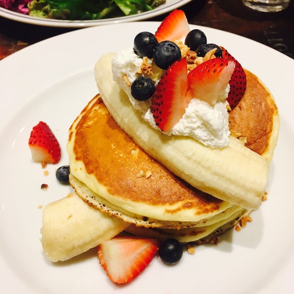 Панкейк кафе. Scramble cafe панкейки. Панкейк кафе. Панкейки в кафе. Панкейк кафе.