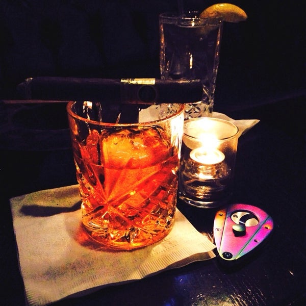 3/14/2014にMohnish S.がMerchants Cigar Barで撮った写真