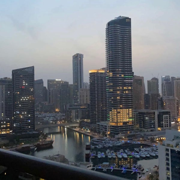 Foto tirada no(a) Wyndham Dubai Marina por Nawaf .. em 7/5/2022