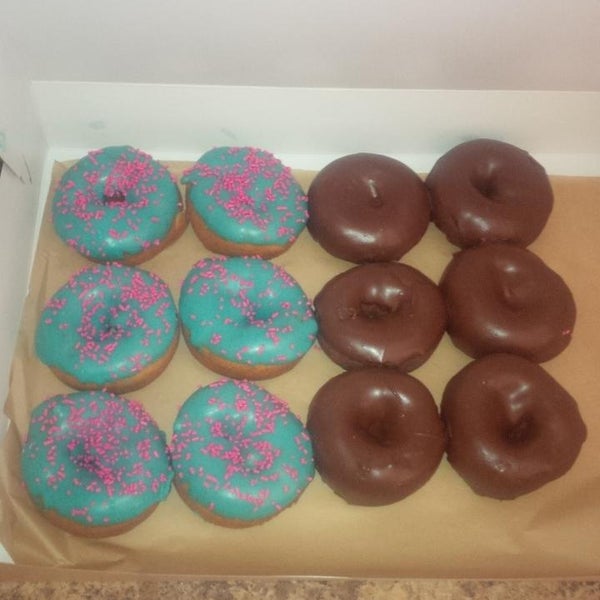 รูปภาพถ่ายที่ Varsity Donuts โดย Joshua G. เมื่อ 5/20/2013