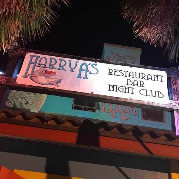 Photo prise au Harry A&#39;s Restaurant and Night Club par Tim T. le7/27/2017