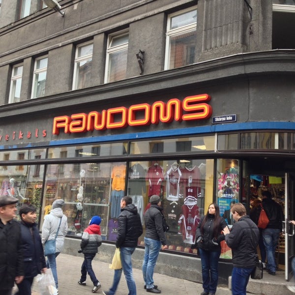 Photo prise au RANDOMS Music Store par Юрий Н. le11/2/2013