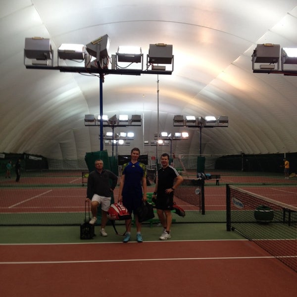 Foto diambil di Академия тенниса Александра Островского oleh Alex R. pada 10/30/2014