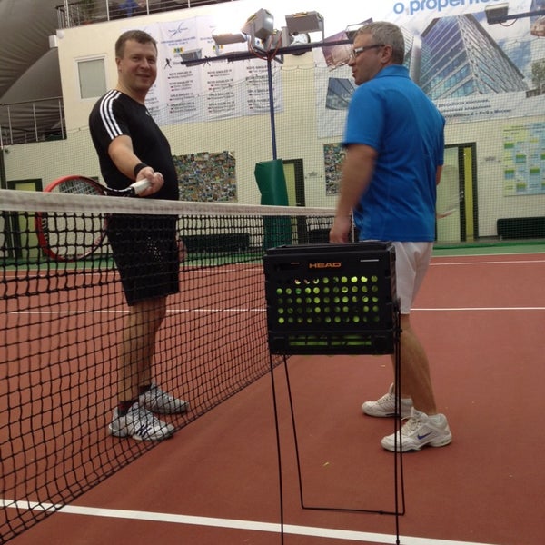 Foto diambil di Академия тенниса Александра Островского oleh Alex R. pada 11/13/2014