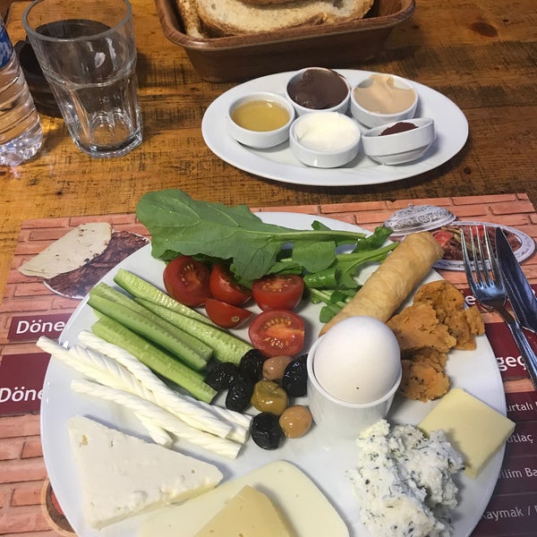 Foto tirada no(a) Madalyalı Restaurant por . em 11/22/2019