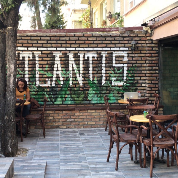 9/24/2018 tarihinde Öncü Görkem B.ziyaretçi tarafından Atlantis Coffee'de çekilen fotoğraf