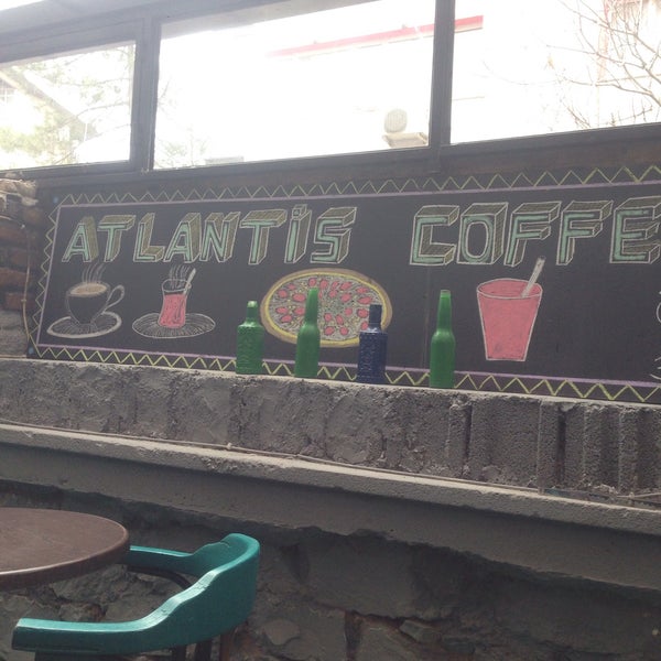 3/17/2017 tarihinde Öncü Görkem B.ziyaretçi tarafından Atlantis Coffee'de çekilen fotoğraf