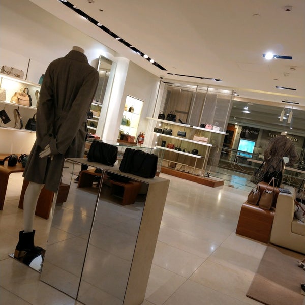 ferragamo outlet locations