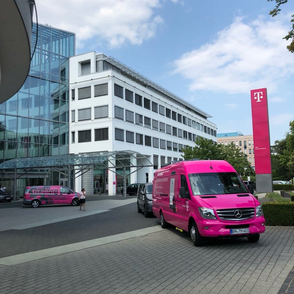 รูปภาพถ่ายที่ Deutsche Telekom โดย Heiko S. เมื่อ 7/17/2018