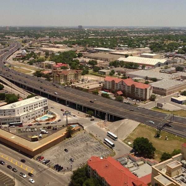 รูปภาพถ่ายที่ San Antonio Marriott Rivercenter โดย Kevin A. เมื่อ 5/18/2018