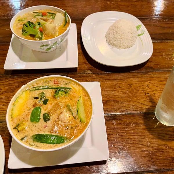 3/5/2022 tarihinde sammyziyaretçi tarafından NaraDeva Thai Restaurant'de çekilen fotoğraf