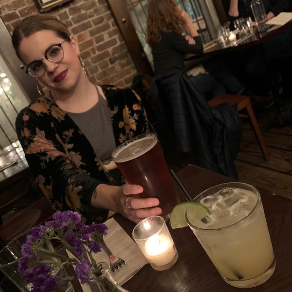 Foto diambil di Alchemy Restaurant &amp; Bar oleh sammy pada 10/21/2019