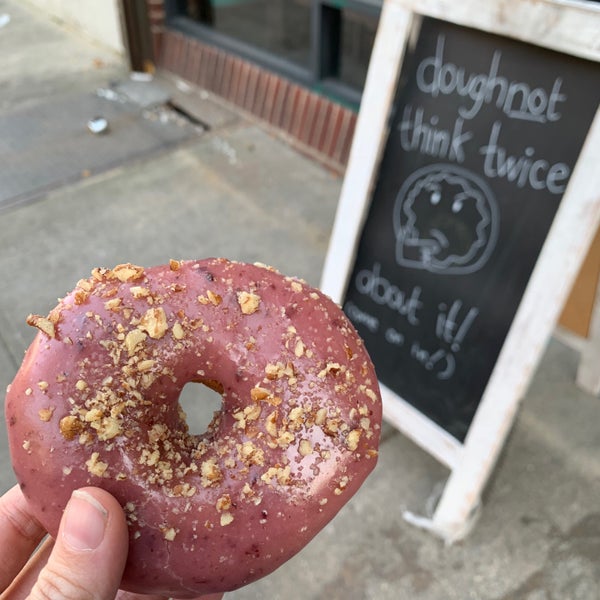 11/15/2019 tarihinde sammyziyaretçi tarafından Dun-Well Doughnuts'de çekilen fotoğraf