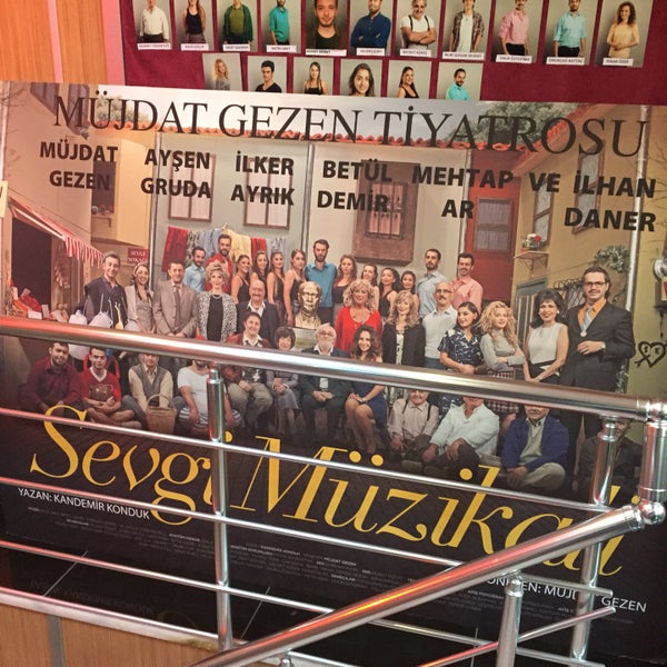 Das Foto wurde bei Müjdat Gezen Tiyatrosu von TC Ebru am 12/4/2016 aufgenommen