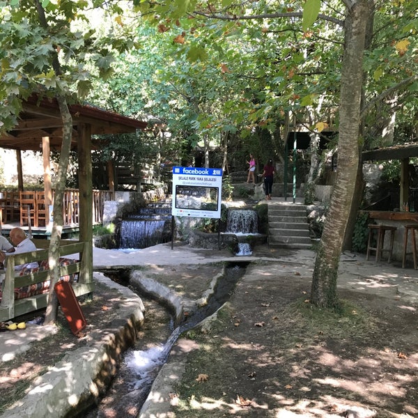 Das Foto wurde bei Şelale Yakapark Restaurant von Okan Ç. am 9/16/2017 aufgenommen