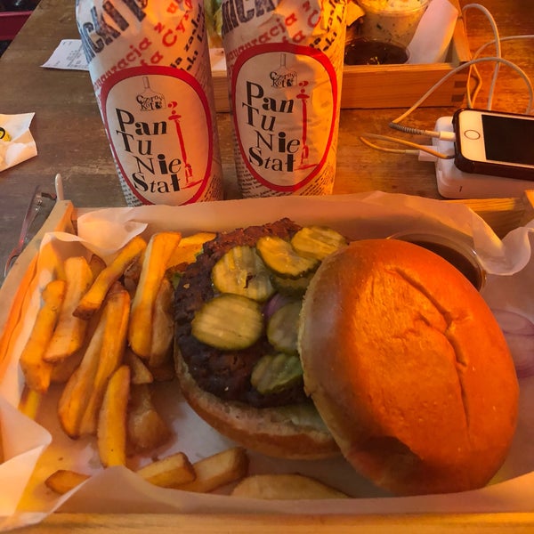 Photo taken at Barn Burger by Inci A. on 11/24/2018
