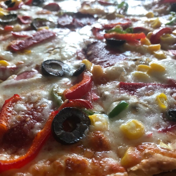 Foto tirada no(a) Pizza Napoli por Oğuz A. em 2/9/2018