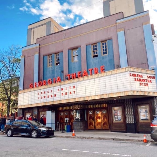 รูปภาพถ่ายที่ Georgia Theatre โดย Kaley I. เมื่อ 4/10/2022