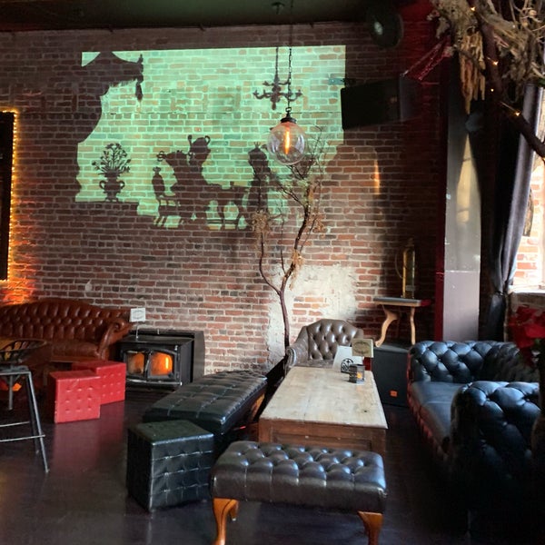 7/20/2019 tarihinde Sarah L.ziyaretçi tarafından Alchemist Bar &amp; Lounge'de çekilen fotoğraf