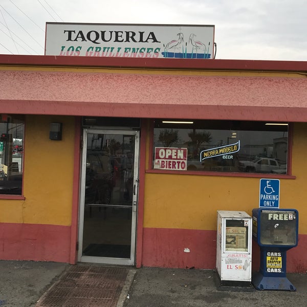 Taqueria Los Grullenses Mexican Restaurant in Salinas